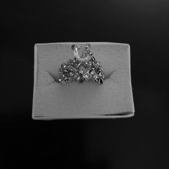 💍CZ SILVER 2 PC RING SET CAN BE WORN SEPARATELY - Picture 3 of 8